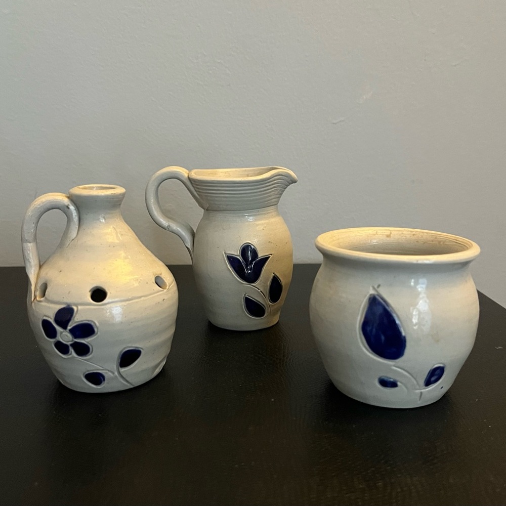 Williamsburg Pottery Ceramic Vase Set - Blue and White